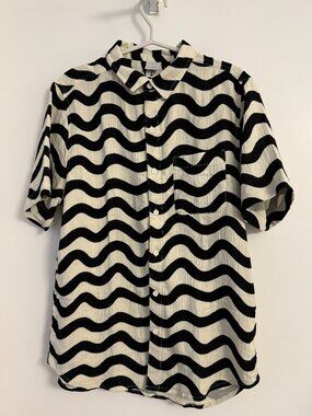 Hanna Andersson Adult Print Muslin Short Sleeve Button Up Squiggles on Ecru Mode